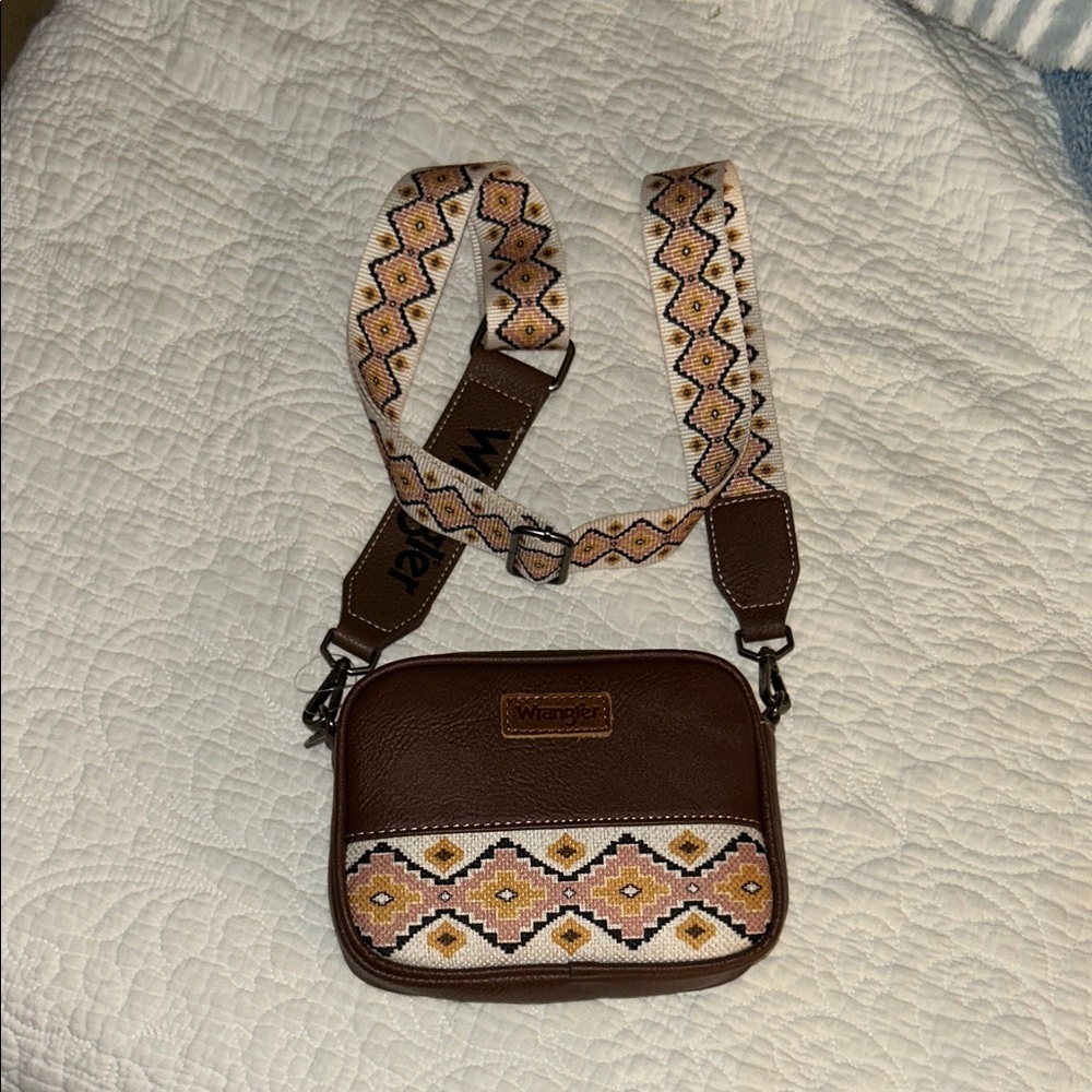 Wrangler Brown Bag with Geometric Strap